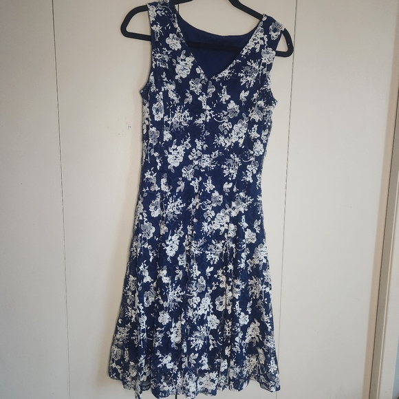 Laura Petites Dress - Picture 2 of 8